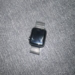 Apple Watch 3 series charger included